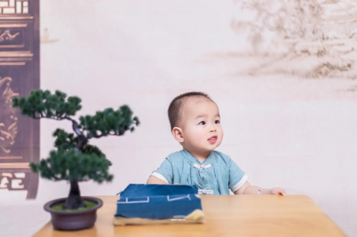 广安宝宝眼睛突然肿了